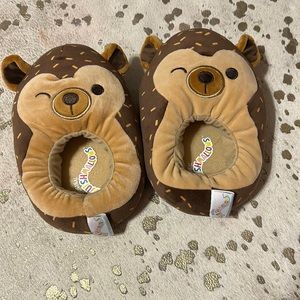 I am selling little squishmellow bear slippers, very cute a size 4-5.never worn.